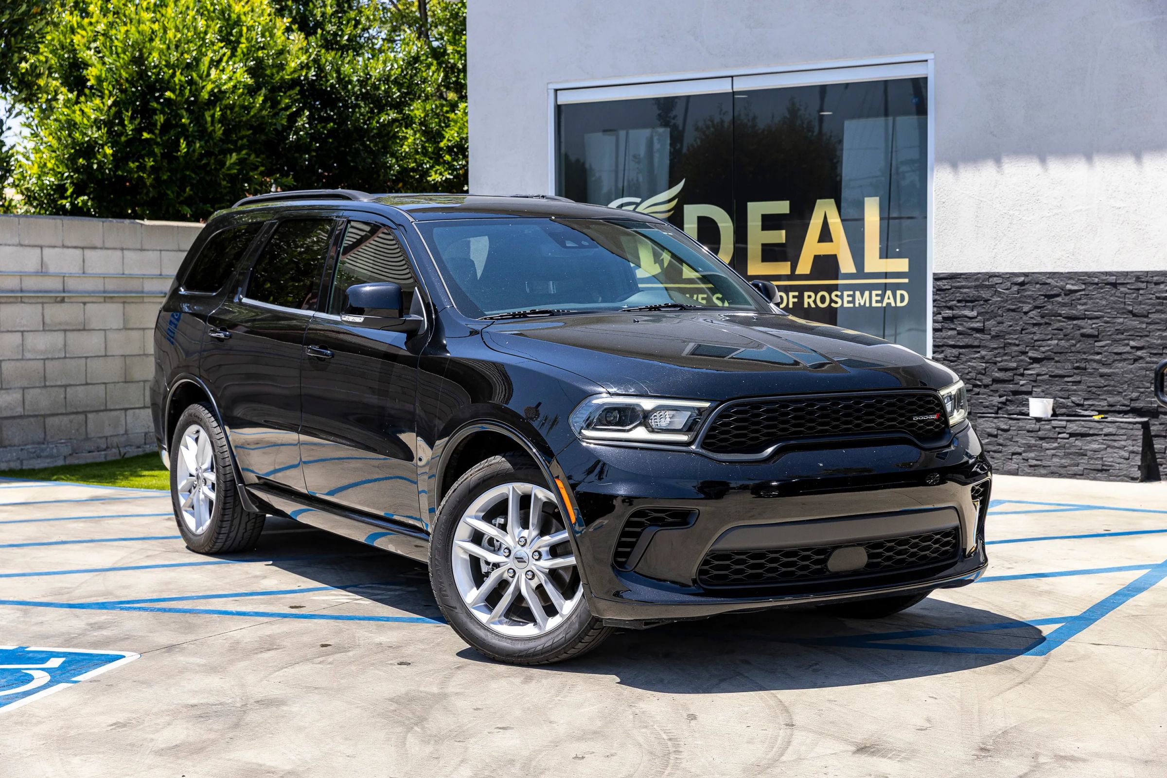 Used 2024 Dodge Durango GT RWD image 2