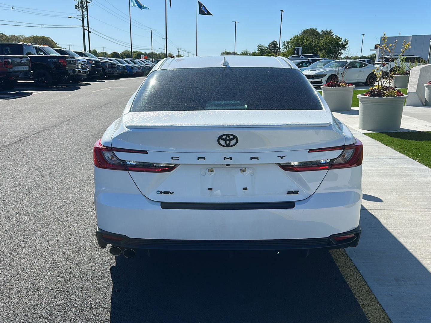 Used 2025 Toyota Camry SE w/ Convenience Package FWD image 6