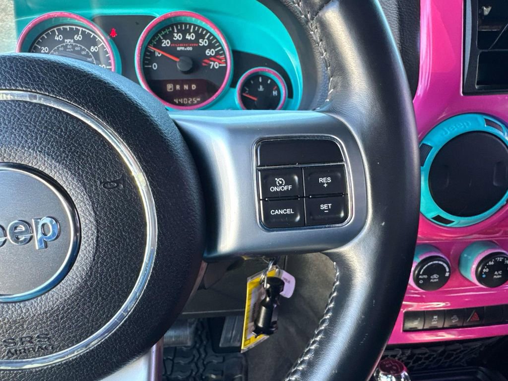 Used 2015 Jeep Wrangler Unlimited Rubicon image 35