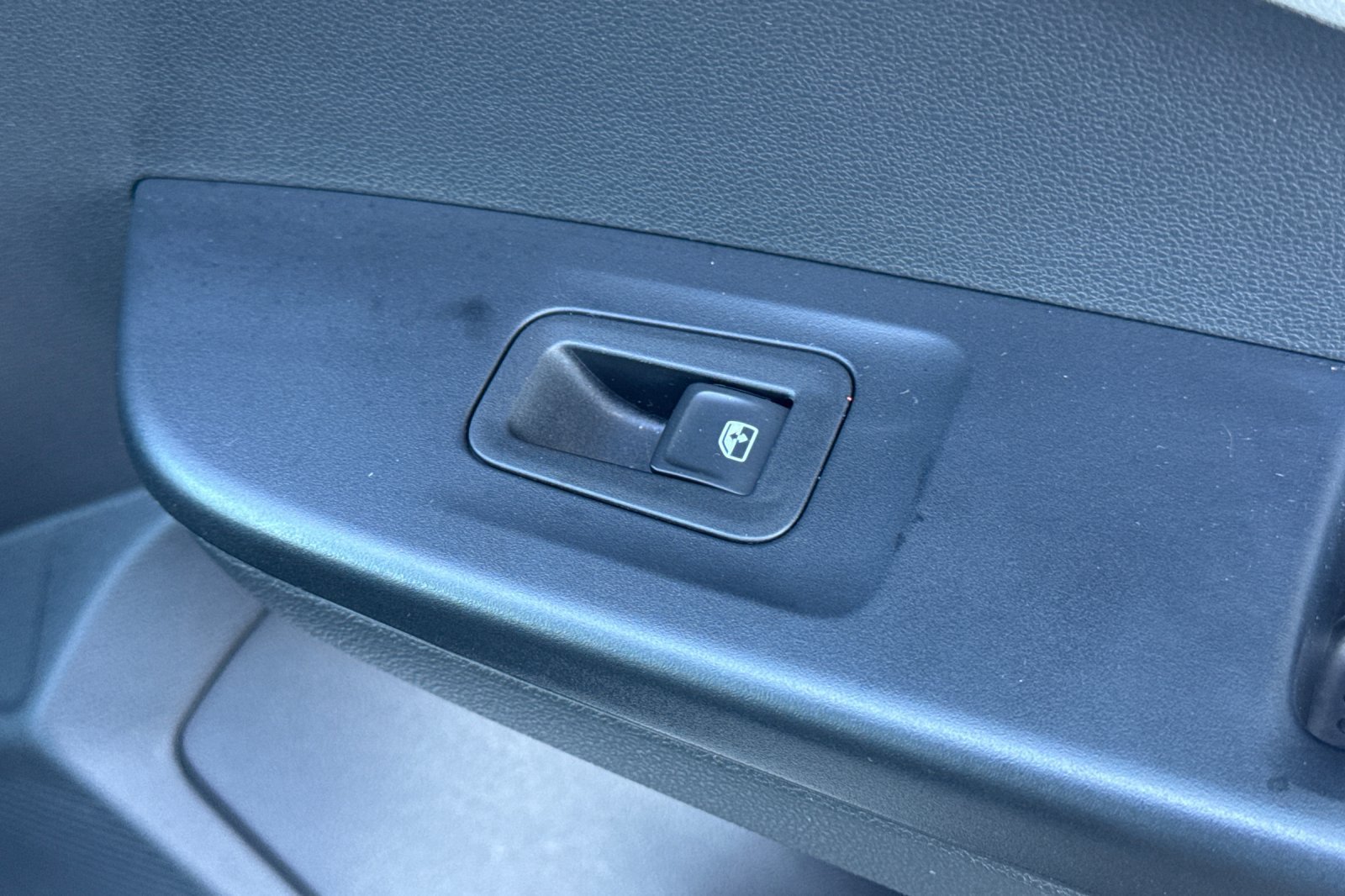 Used 2022 Volkswagen Taos SEL w/ Panoramic Sunroof Package FWD image 21
