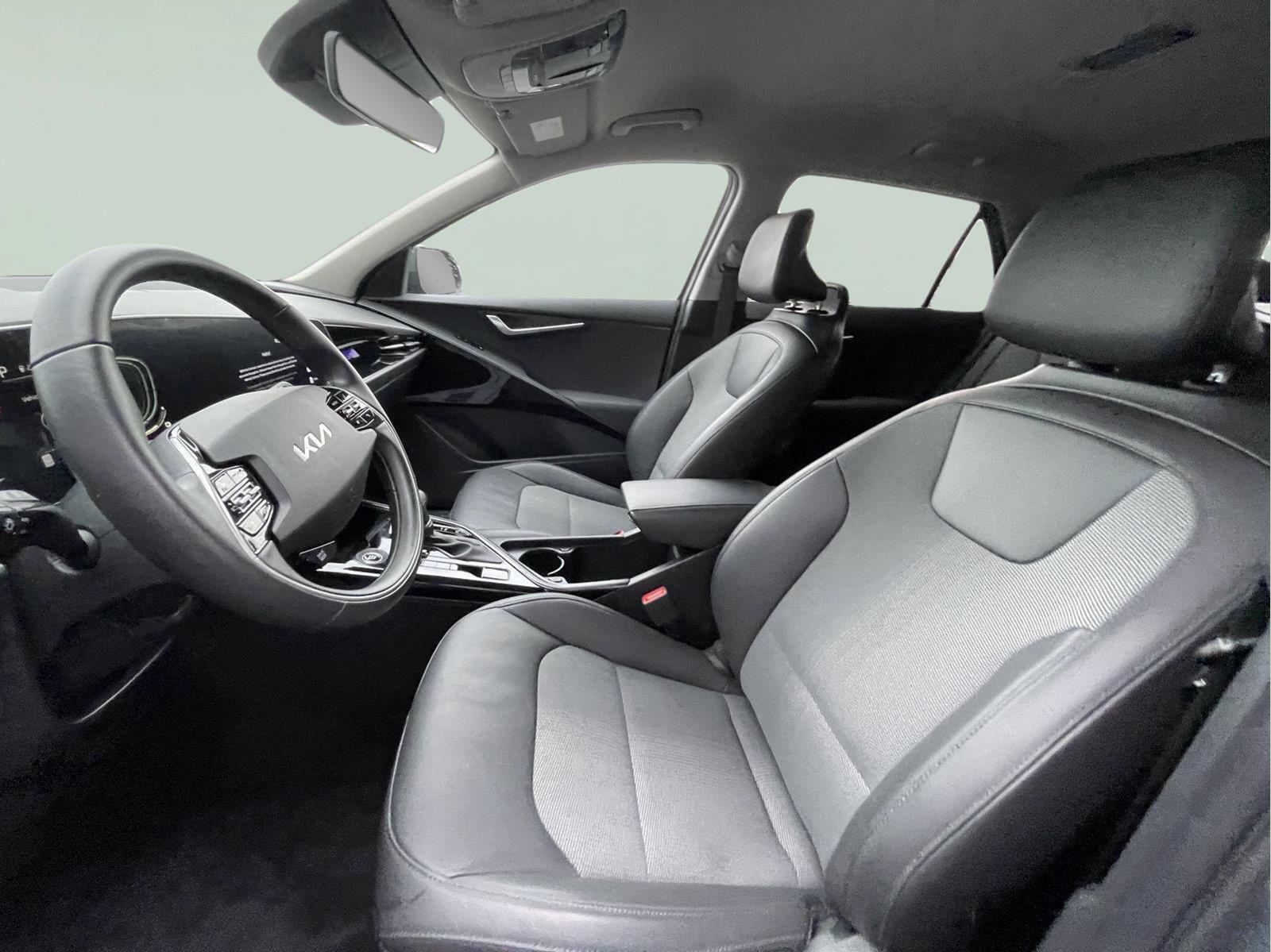 Used 2024 Kia Niro EX FWD image 13