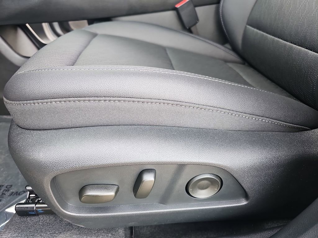 New 2026 Chevrolet Equinox LT w/ Convenience Package II image 19