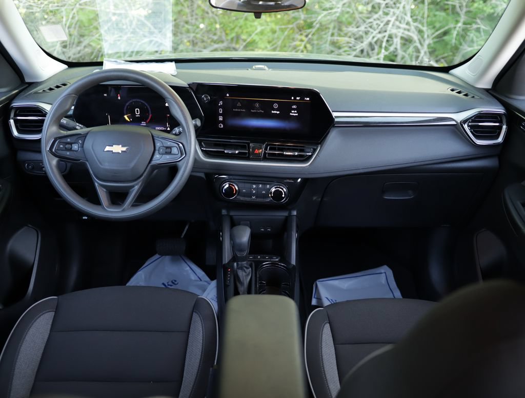Used 2025 Chevrolet TrailBlazer LT AWD/4WD image 19