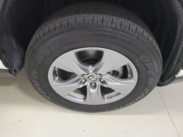 Used 2024 Toyota RAV4 XLE AWD/4WD image 36