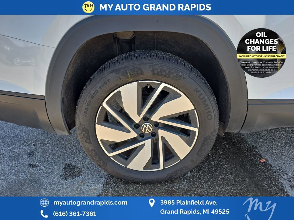 Used 2025 Volkswagen Atlas SE image 39