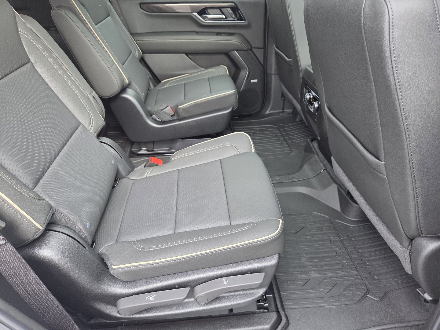 New 2027 GMC Yukon Elevation w/ Elevation Premium Package AWD/4WD image 24