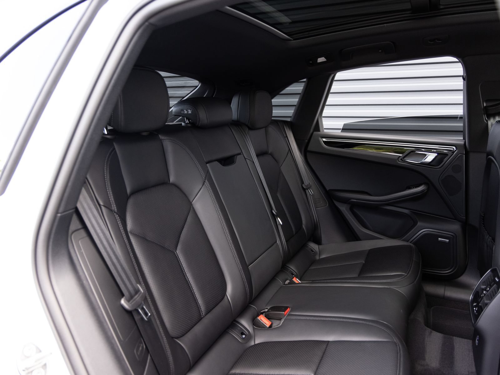 Certified 2026 Porsche Macan AWD/4WD image 30