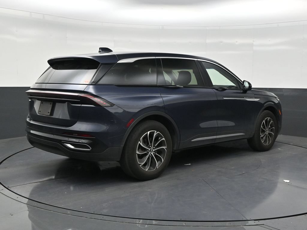 Used 2024 Lincoln Nautilus Premier AWD/4WD image 5