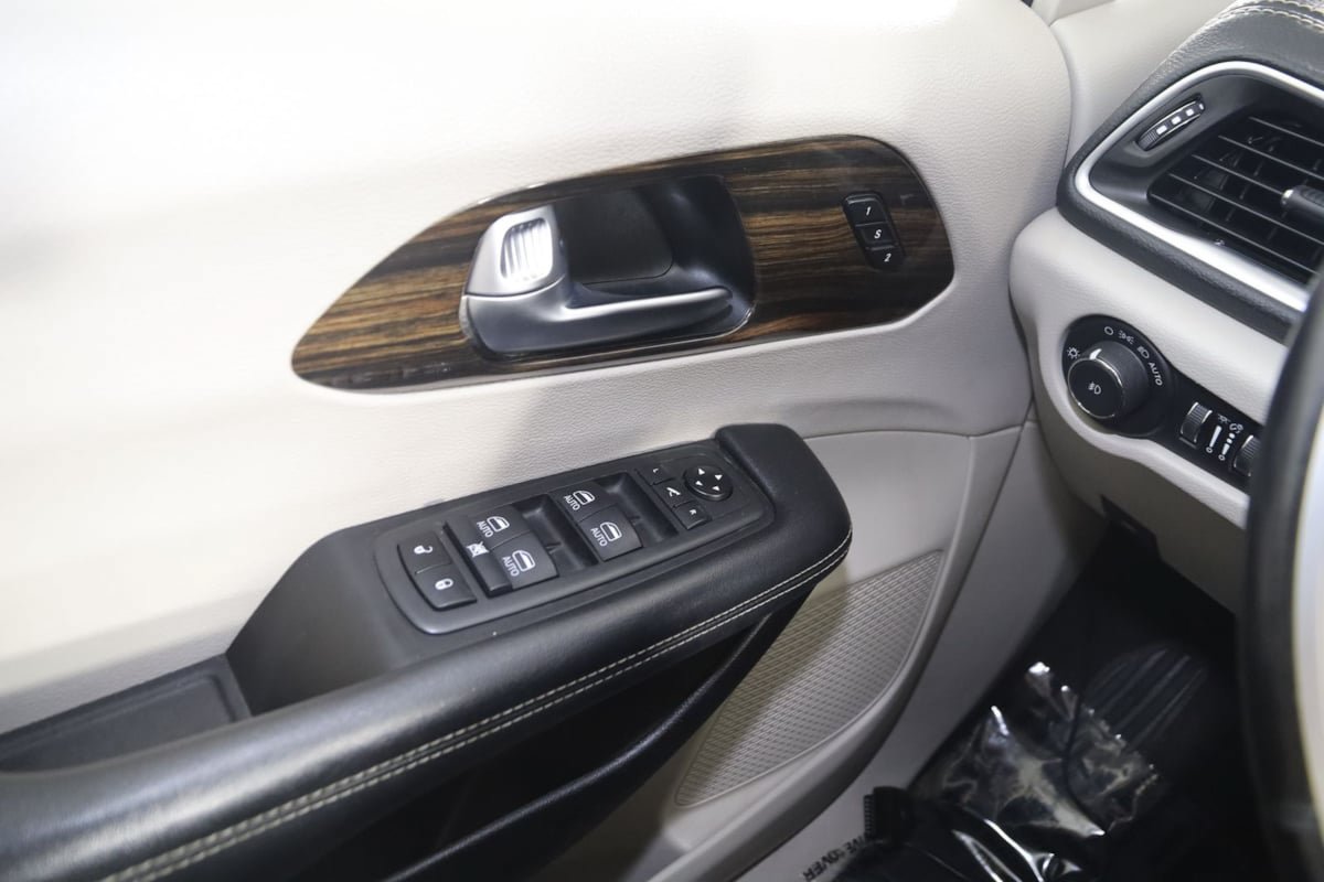 Used 2021 Chrysler Pacifica Limited AWD/4WD image 35