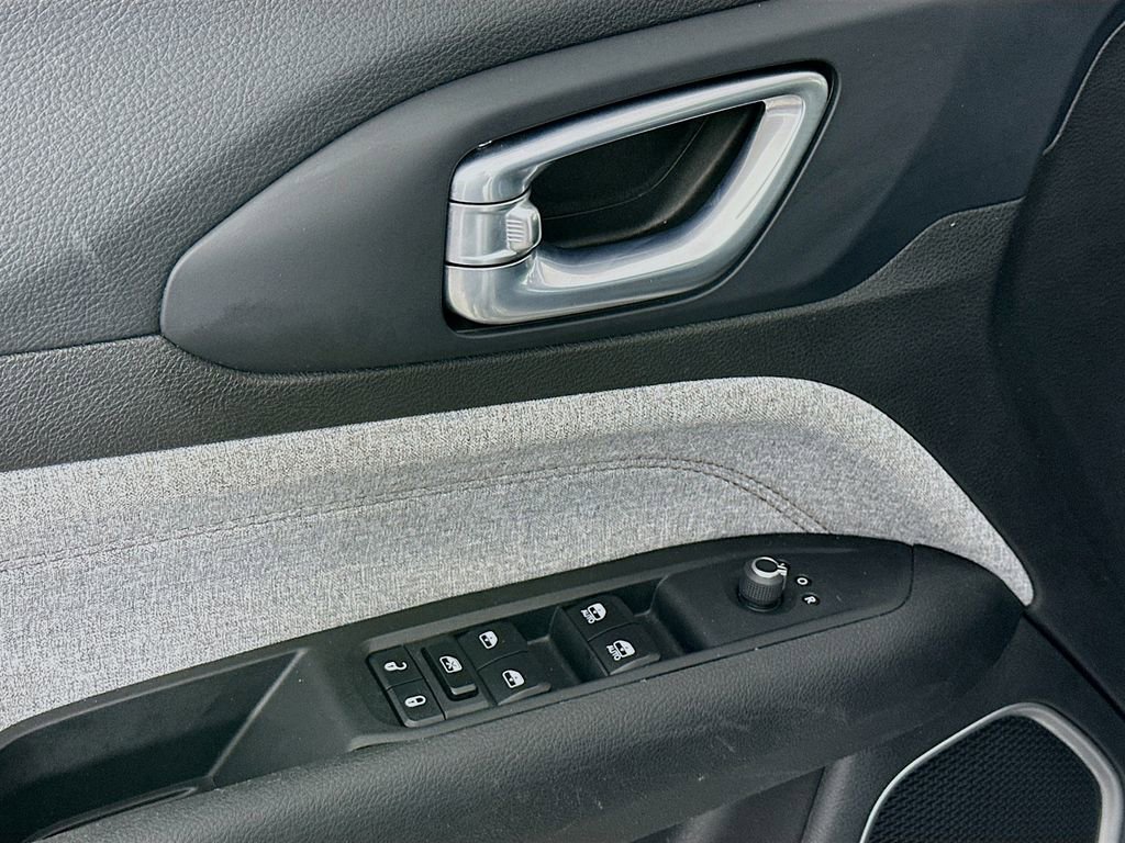 Certified 2024 Jeep Compass Latitude image 26