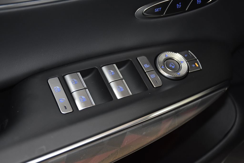 New 2025 Genesis GV70 3.5T Sport w/ Sport Advanced Package image 18