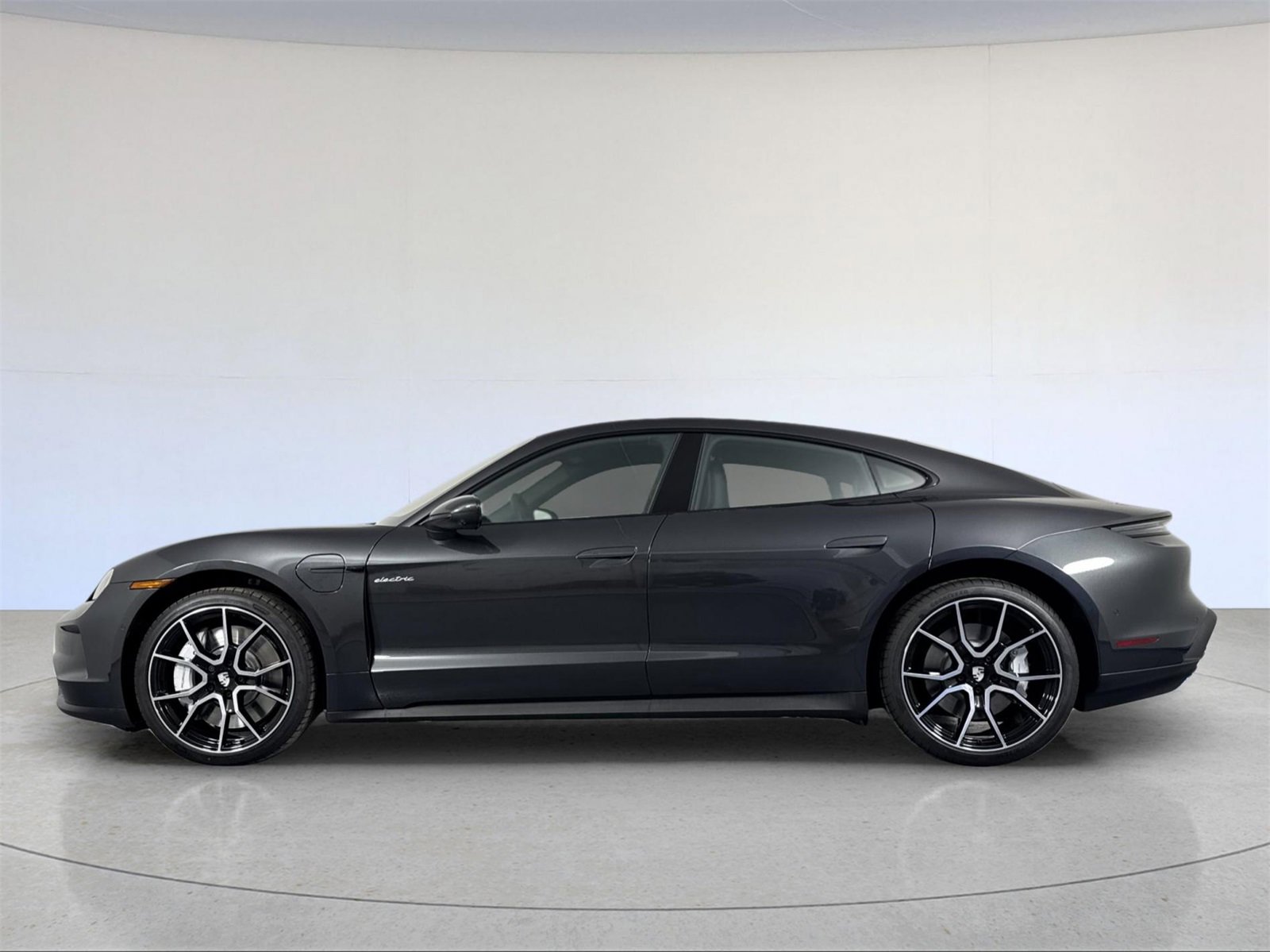 Used 2025 Porsche Taycan image 2