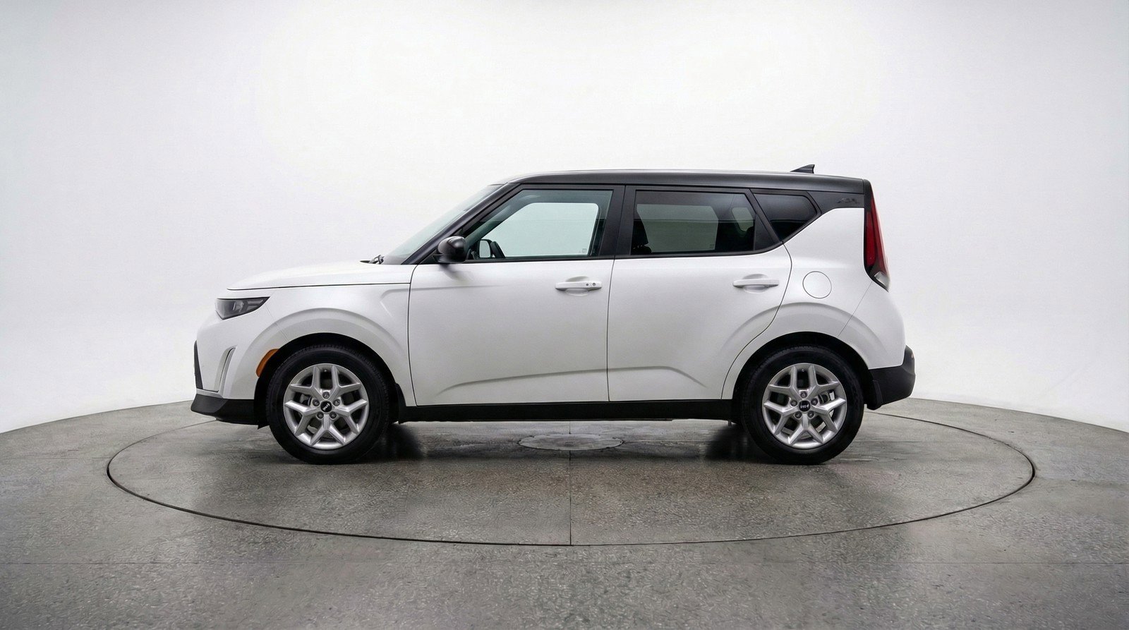 Used 2025 Kia Soul LX w/ LX Technology Package image 5