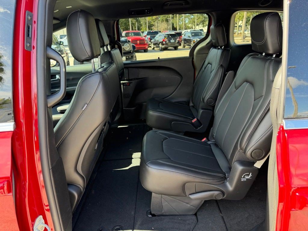 New 2026 Chrysler Pacifica Select FWD image 27