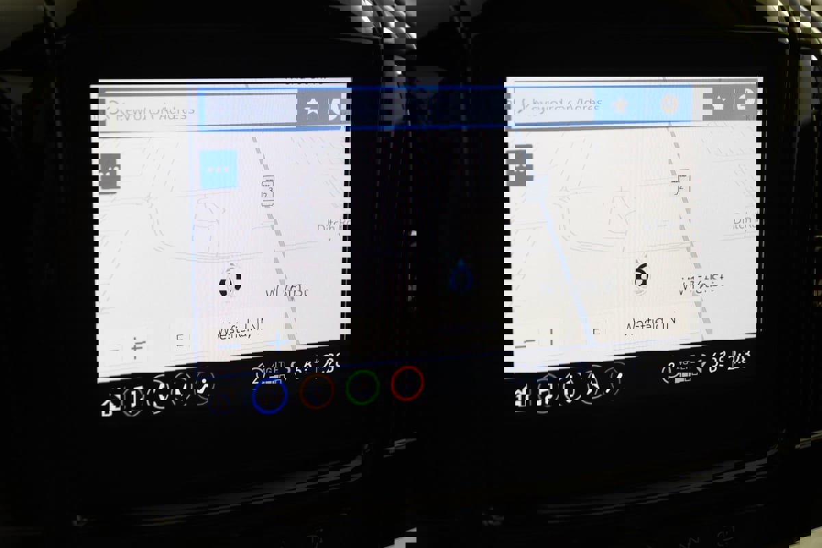 Used 2023 Chevrolet Traverse RS image 9