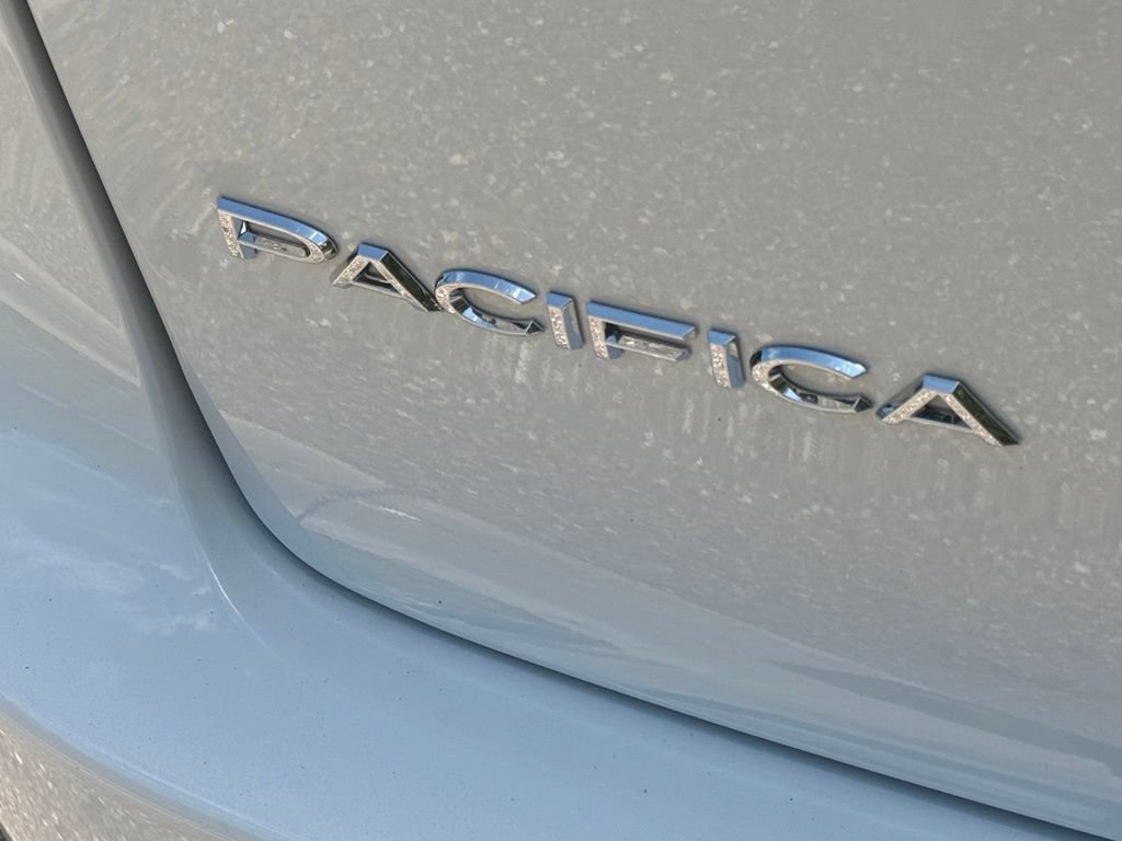 New 2027 Chrysler Pacifica Limited FWD image 34