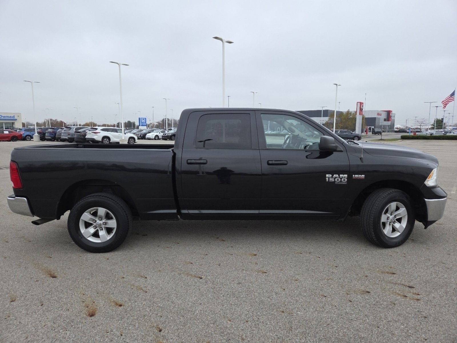 Used 2019 RAM 1500 Classic SLT image 18