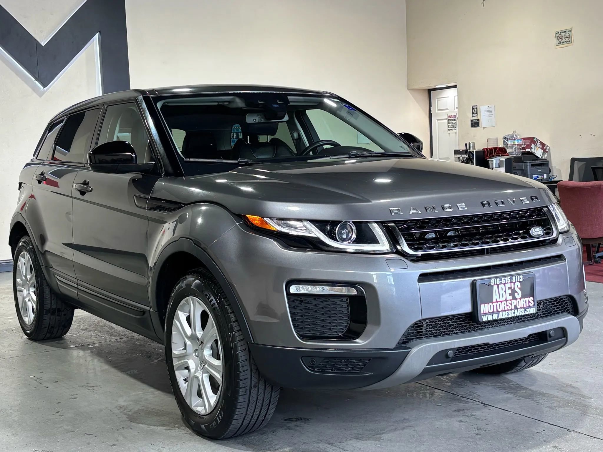 Used 2017 Land Rover Range Rover Evoque SE image 2