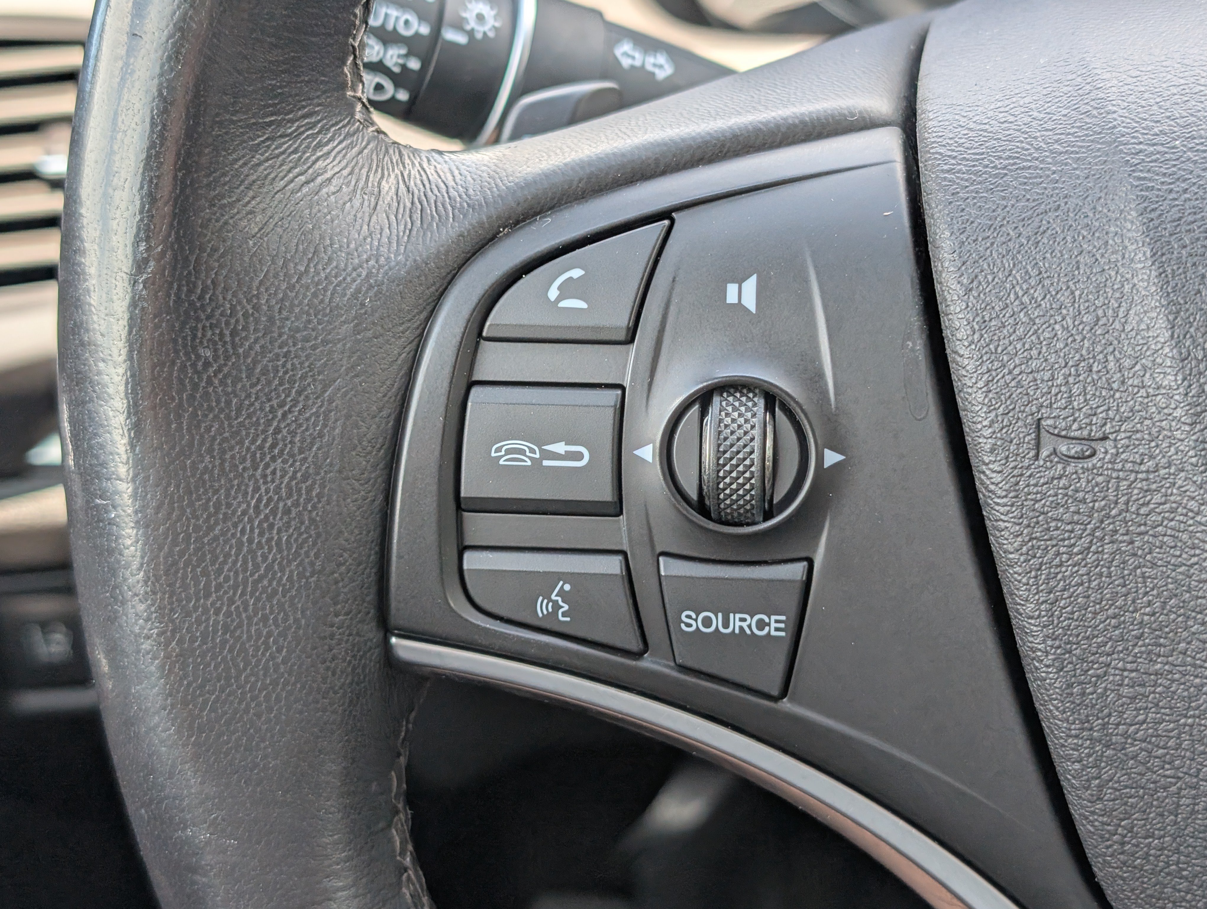 Used 2016 Acura MDX FWD w/ Technology Package image 16