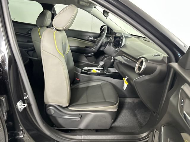 Used 2025 Chevrolet Trax ACTIV image 28