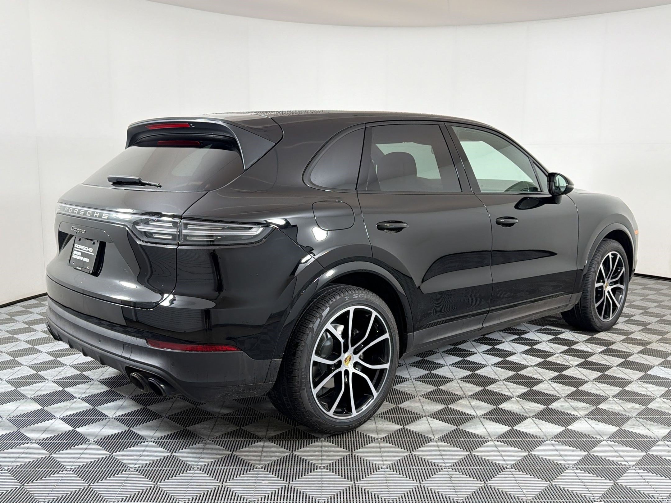 Used 2023 Porsche Cayenne Platinum Edition AWD/4WD image 9