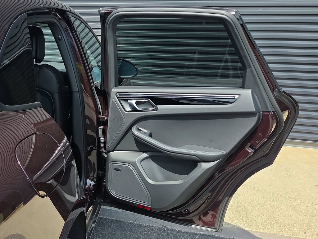 Certified 2026 Porsche Macan AWD/4WD image 22