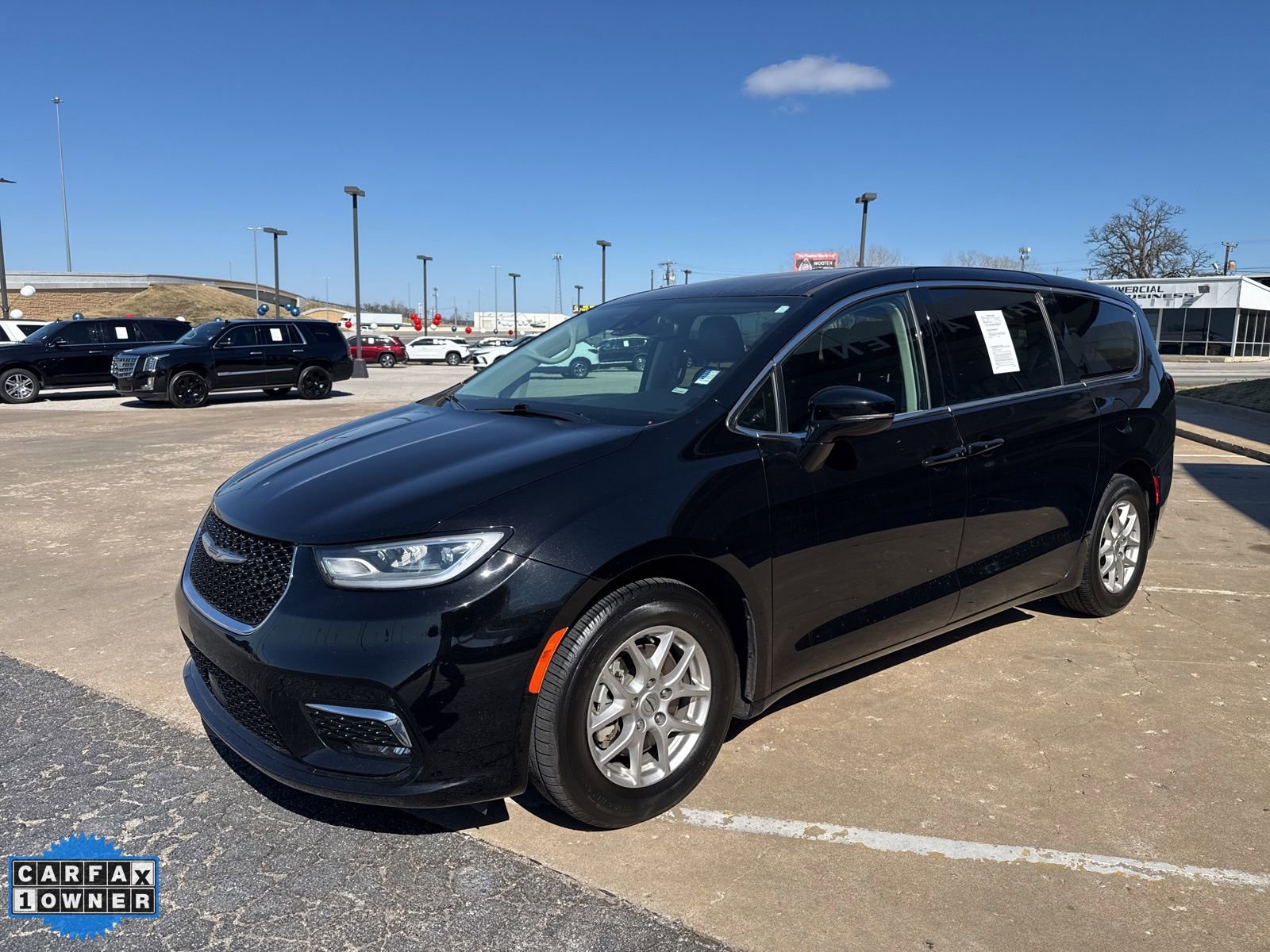 Used 2024 Chrysler Pacifica Touring-L FWD image 7