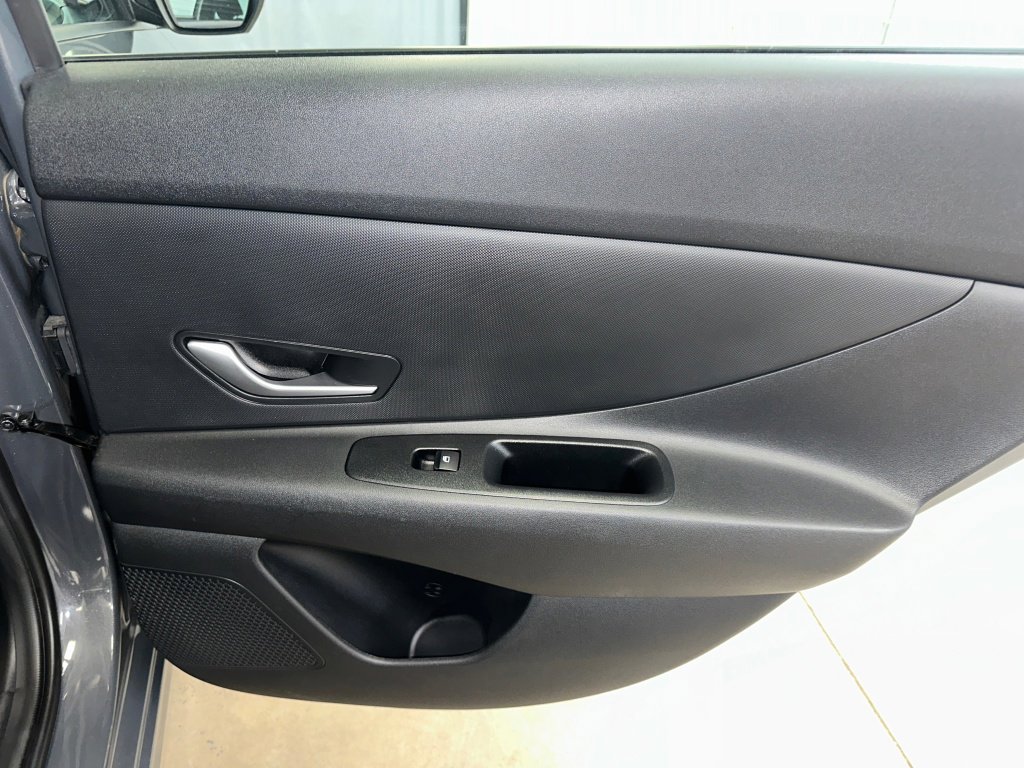 Used 2023 Hyundai Elantra SE image 22