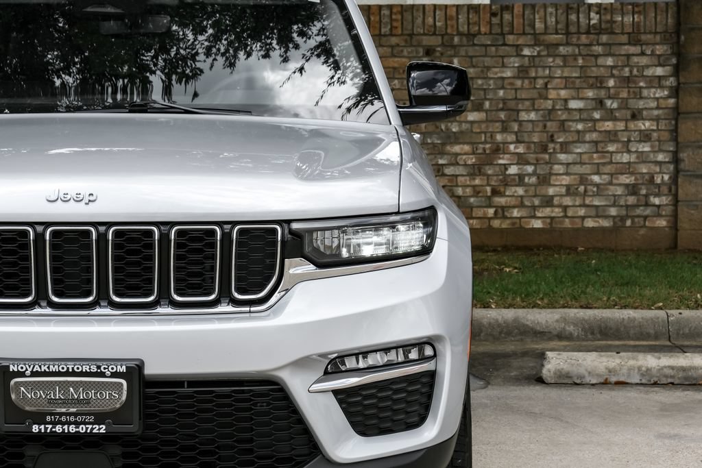 Used 2023 Jeep Grand Cherokee Limited AWD/4WD image 59