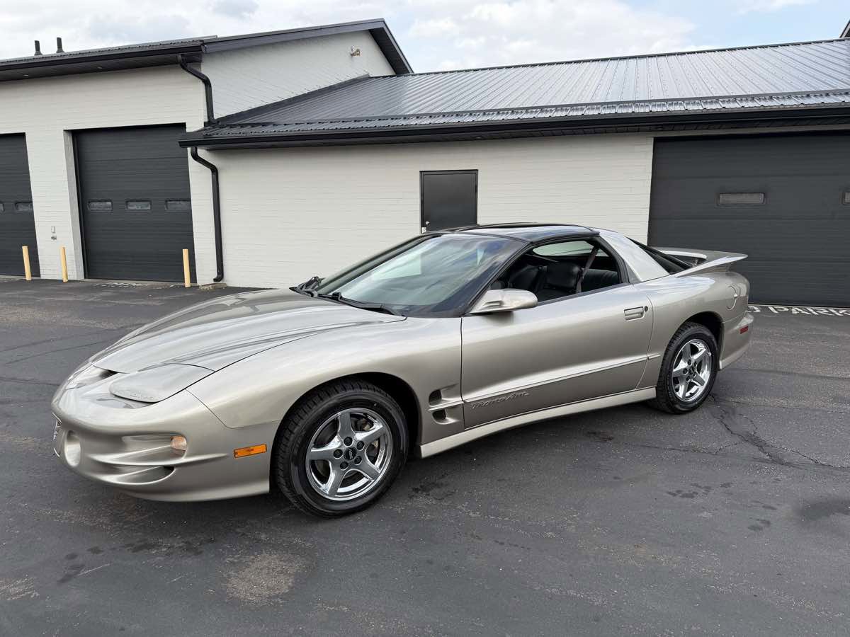 Used 2000 Pontiac Firebird Formula w/ Security Pkg RWD image 3