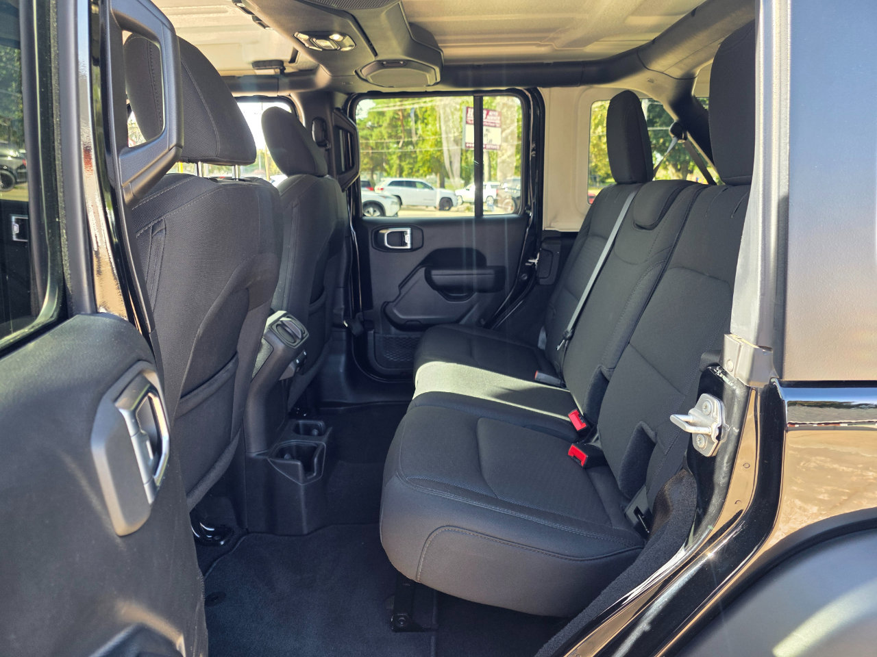 Used 2022 Jeep Wrangler Unlimited Sport image 12