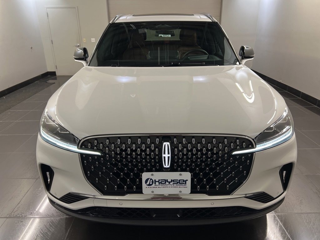 Used 2026 Lincoln Aviator Reserve w/ Illumination Package image 2