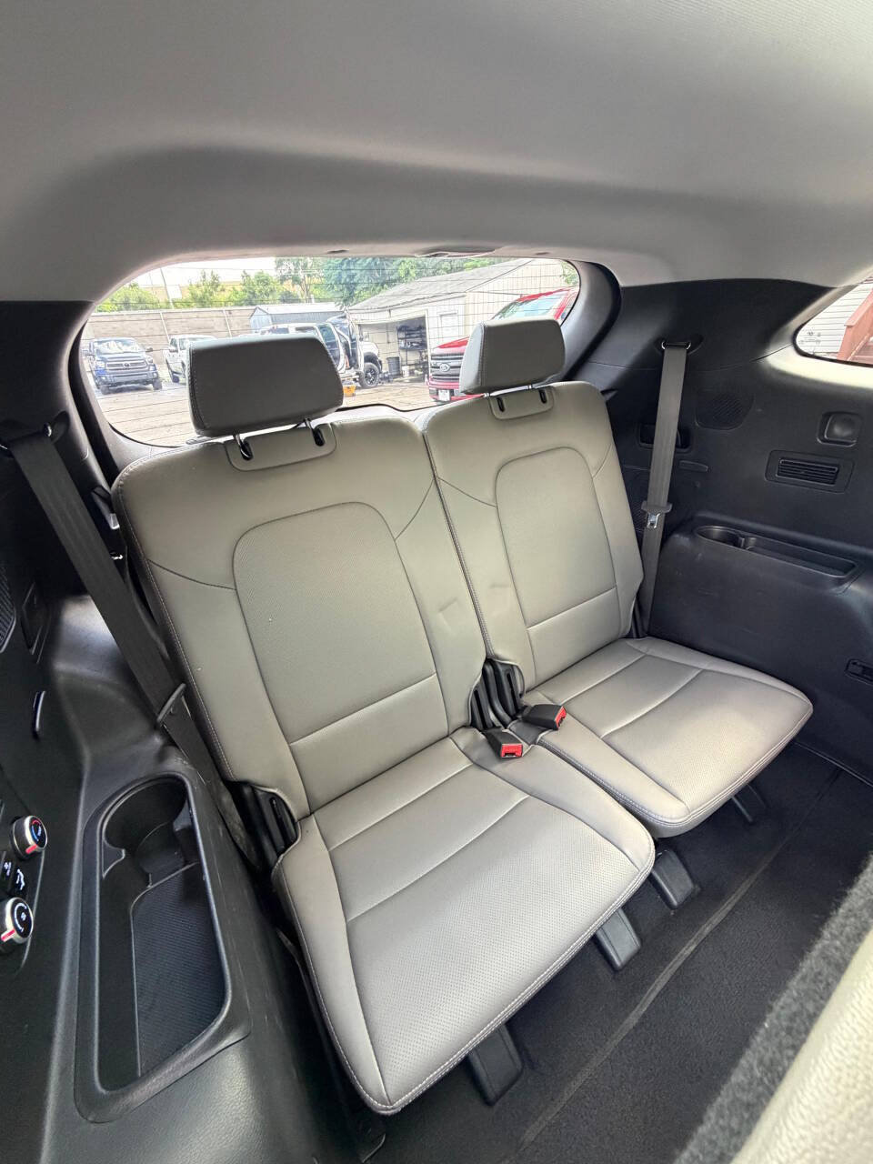 Used 2016 Hyundai Santa Fe Limited w/ Option Group 04 AWD/4WD image 17