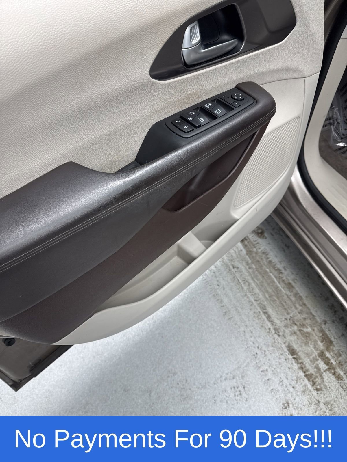 Certified 2017 Chrysler Pacifica Touring-L image 14