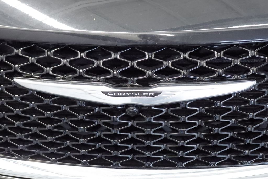 Certified 2023 Chrysler Pacifica Touring-L FWD image 22