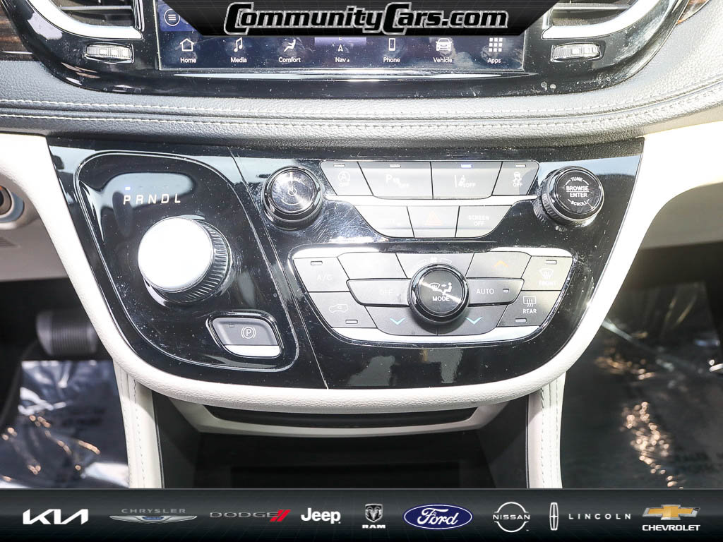 Used 2024 Chrysler Pacifica Limited image 19