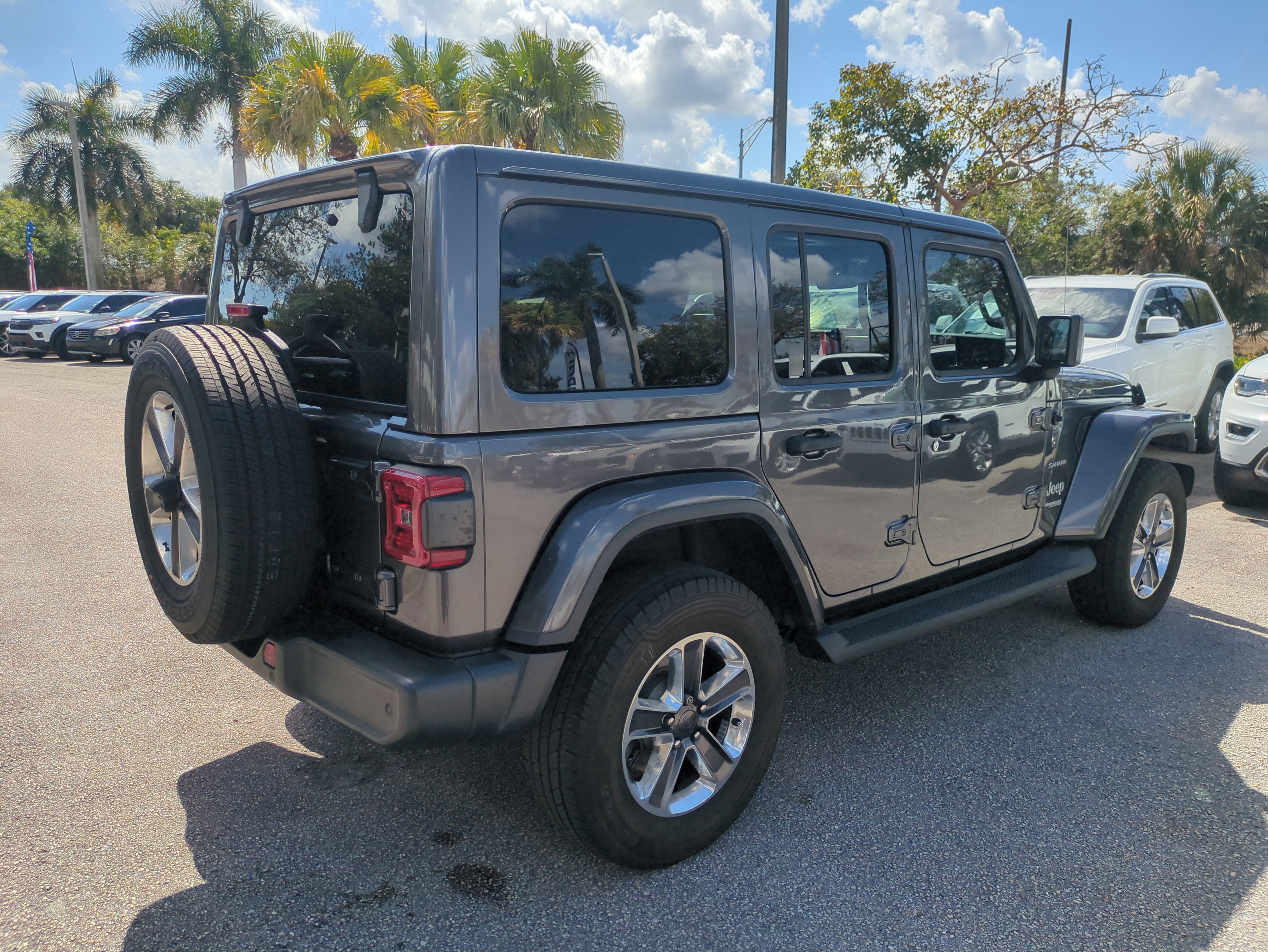 Used 2021 Jeep Wrangler Unlimited Sahara image 5