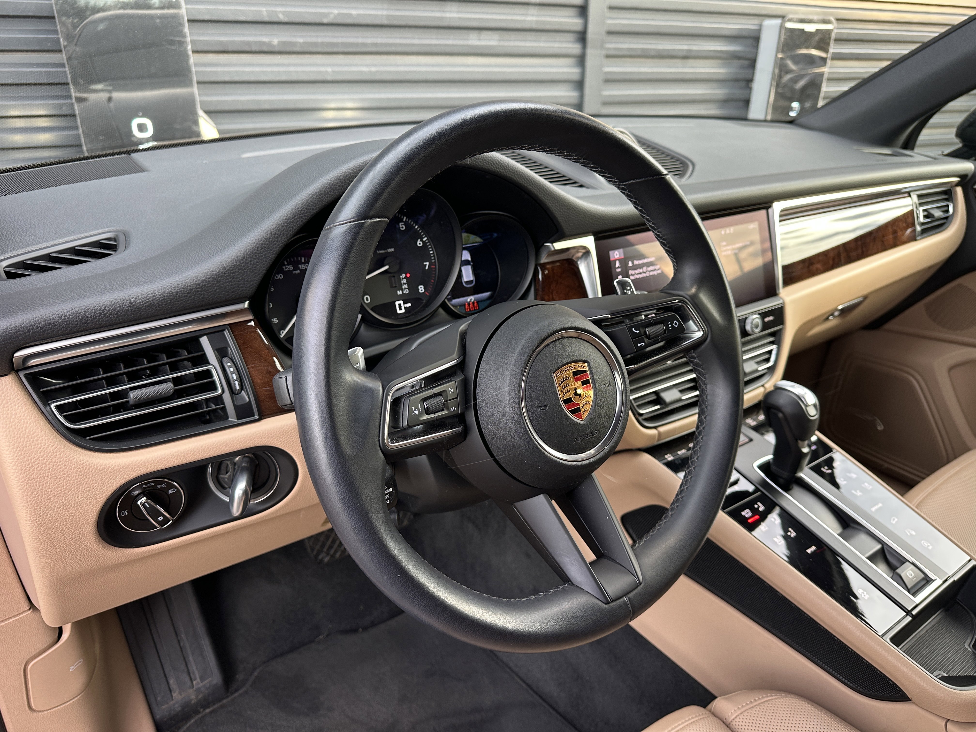 Certified 2023 Porsche Macan image 4