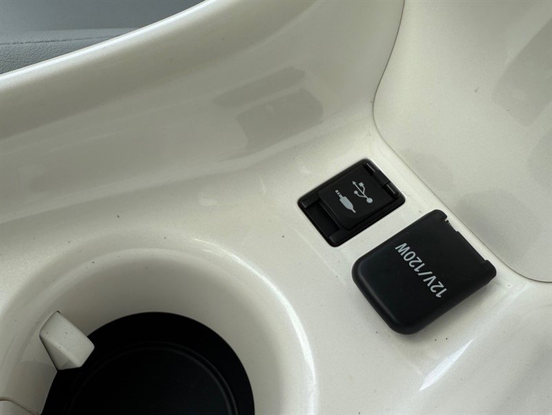Used 2018 Toyota Prius Four FWD image 19