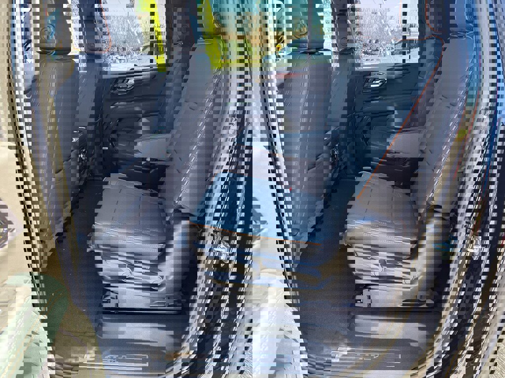 New 2026 GMC Yukon XL AT4 image 19