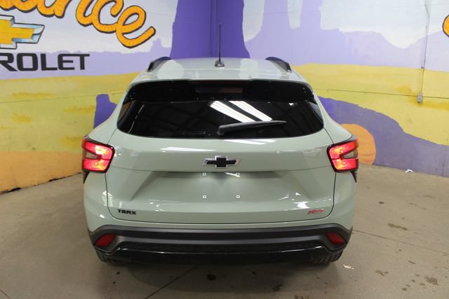Used 2024 Chevrolet Trax RS w/ Sunroof Package FWD image 7