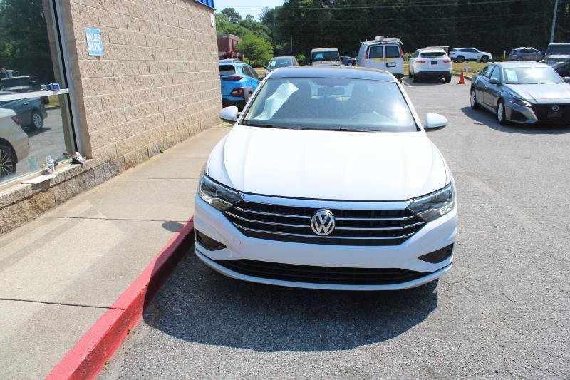 Used 2021 Volkswagen Jetta SE FWD image 2