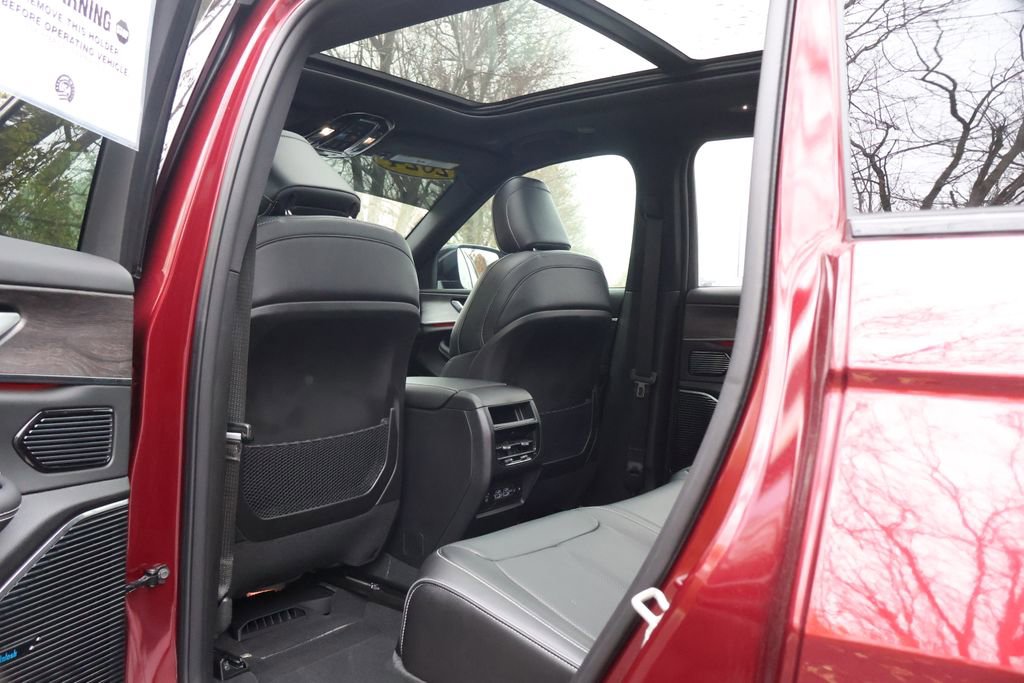 Used 2024 Jeep Grand Cherokee Overland image 44