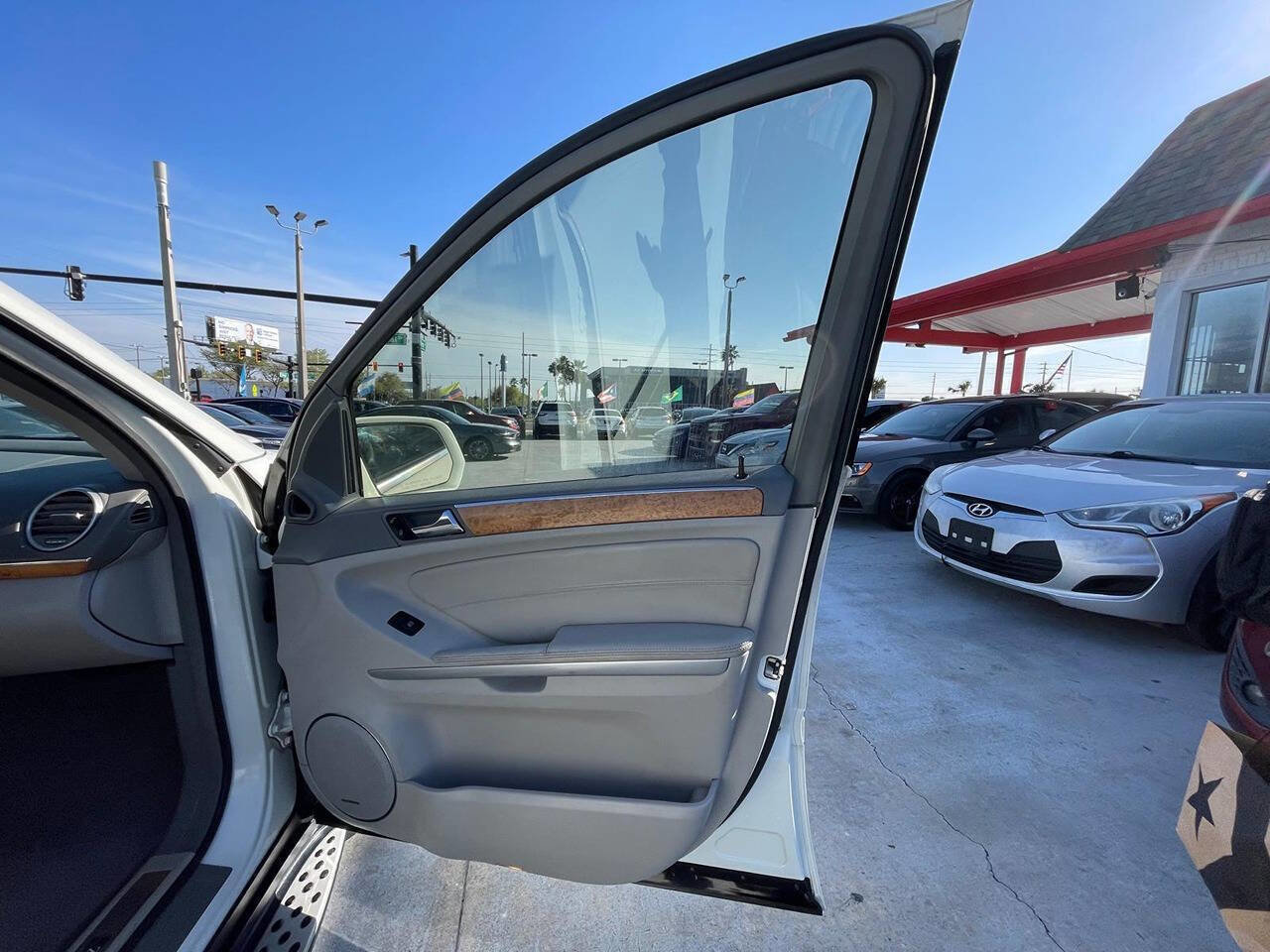 Used 2010 Mercedes-Benz GL 550 4MATIC image 11