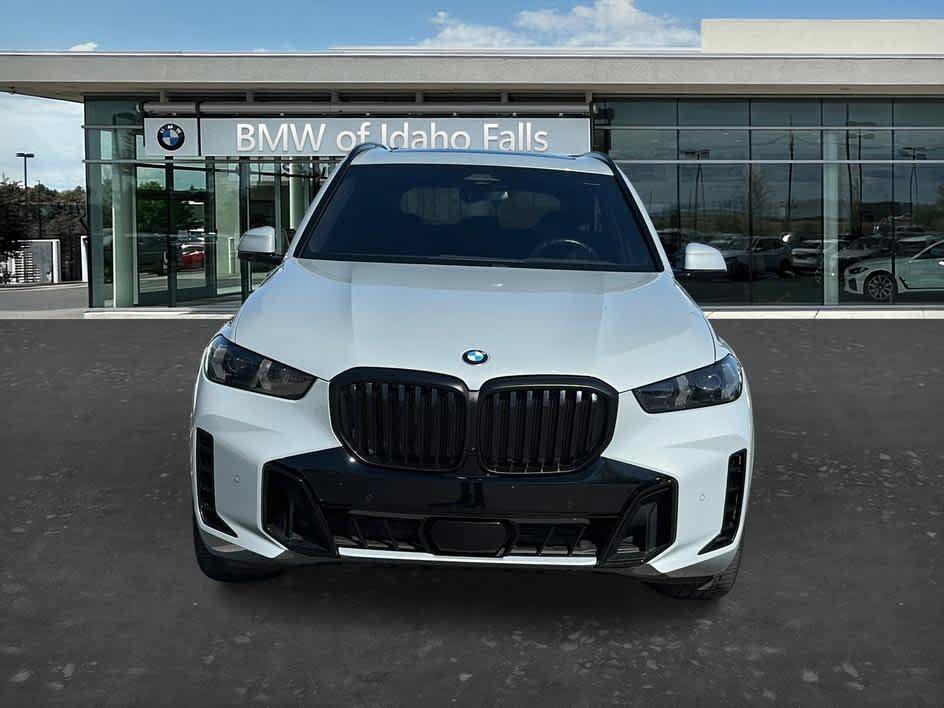 Used 2024 BMW X5 xDrive40i w/ M Sport Package AWD/4WD image 2