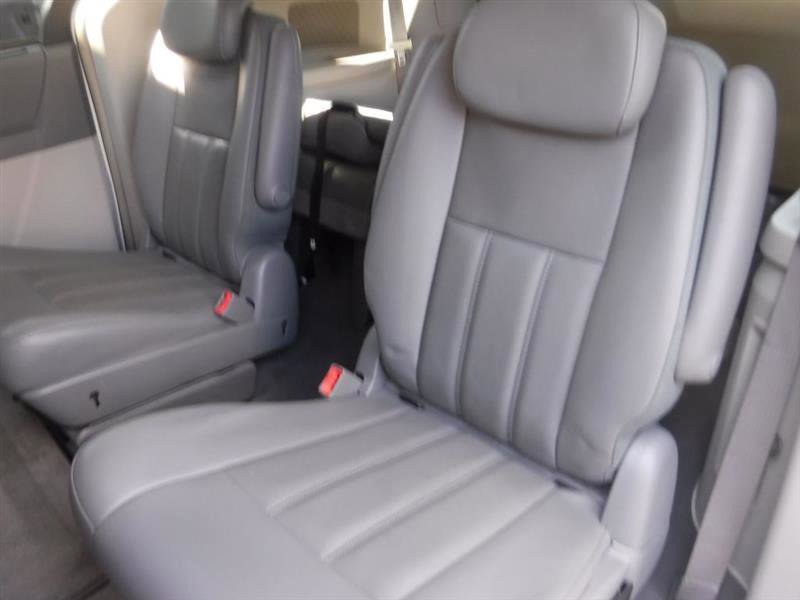 Used 2009 Chrysler Town & Country Touring image 23
