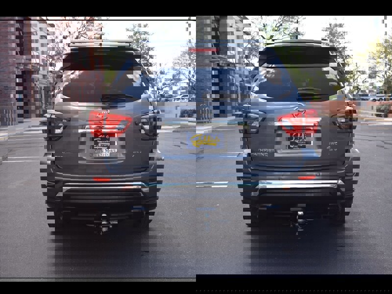 Used 2018 Nissan Pathfinder SV image 9