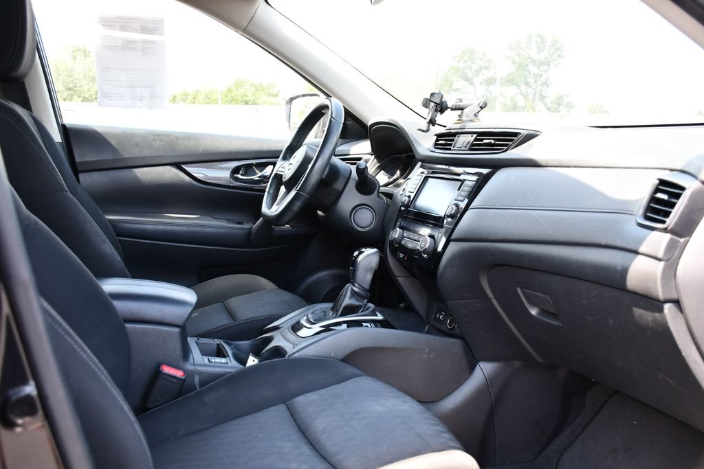 Used 2018 Nissan Rogue SV FWD image 27