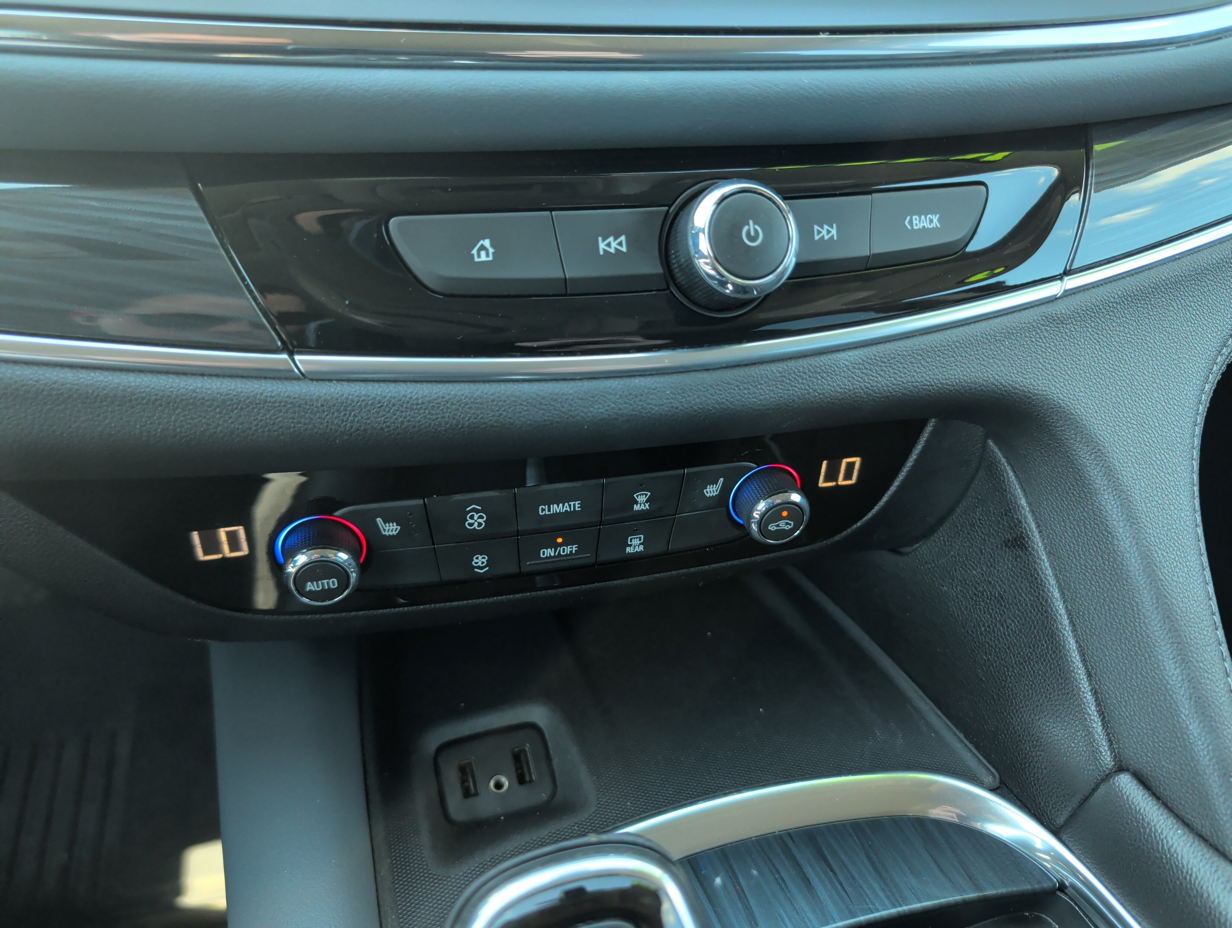 Used 2019 Buick Enclave Essence FWD image 34