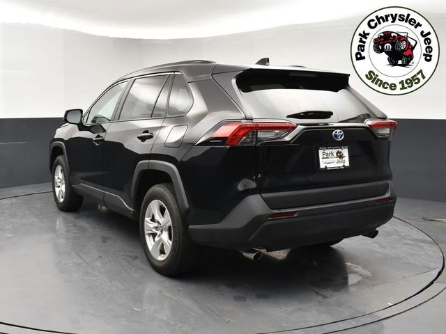 Used 2021 Toyota RAV4 LE AWD/4WD image 4